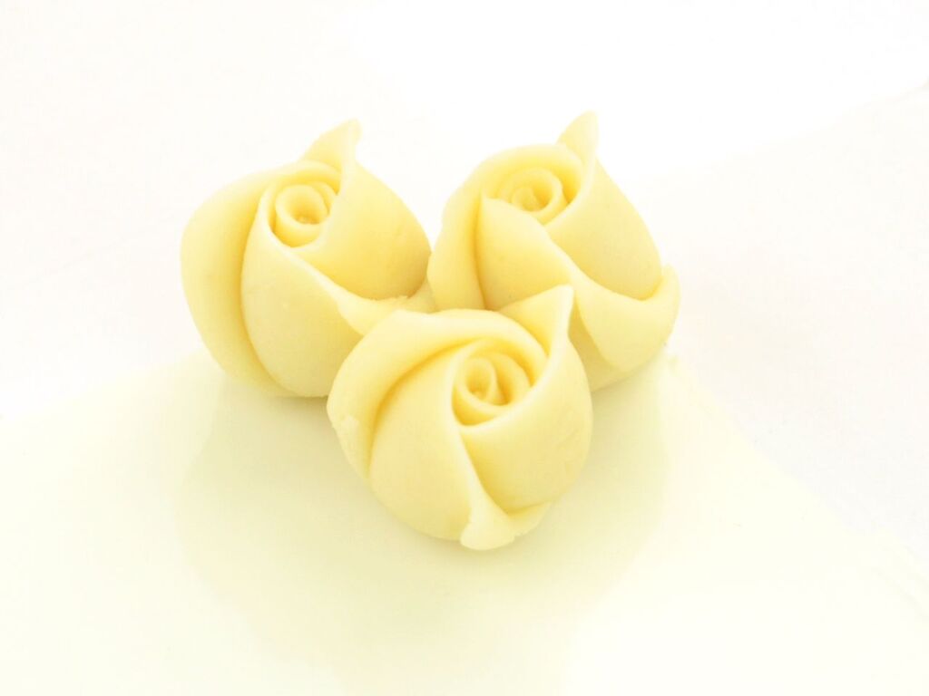 CM Basics Marzipan-Rosen klein weiß 36 Stück