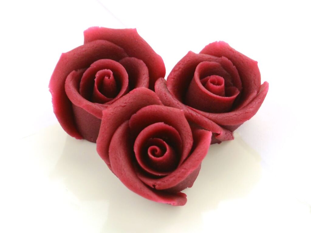 CM Basics Marzipan-Rosen mittel bordeaux 36 Stück