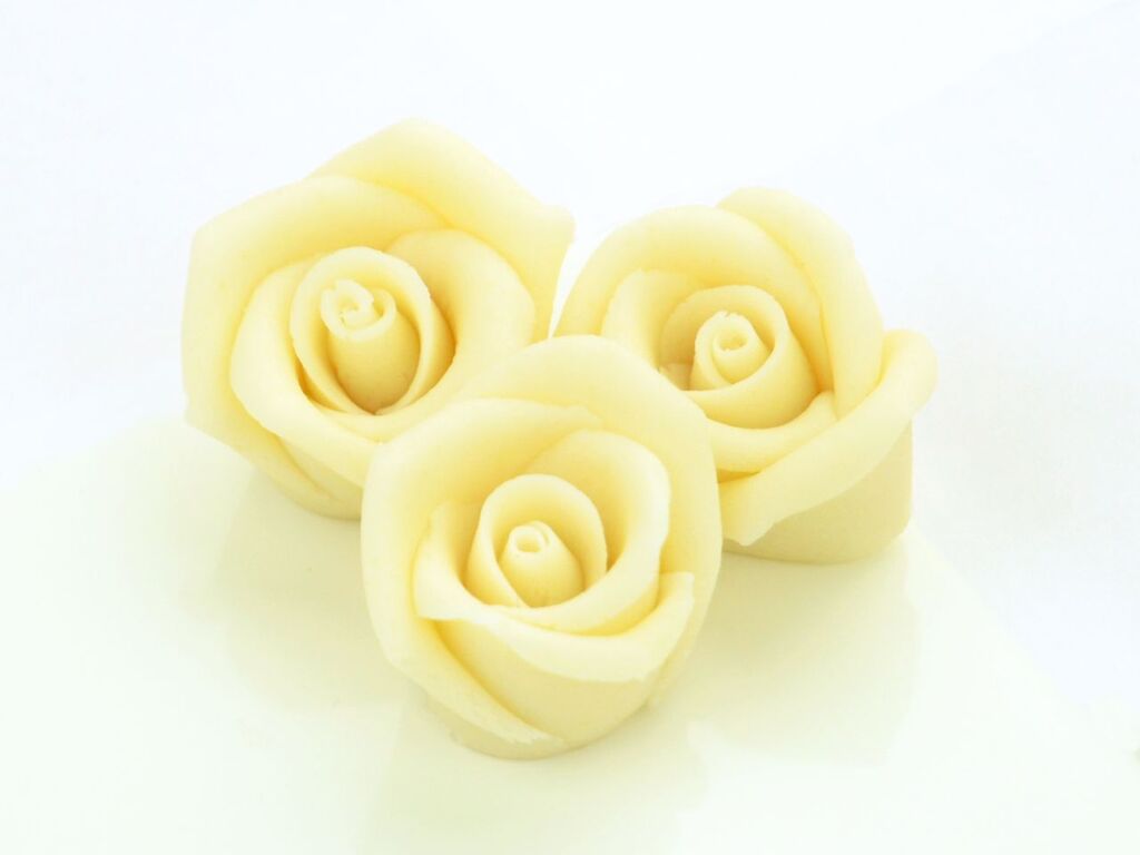 CM Basics Marzipan-Rosen mittel weiß 36 Stück