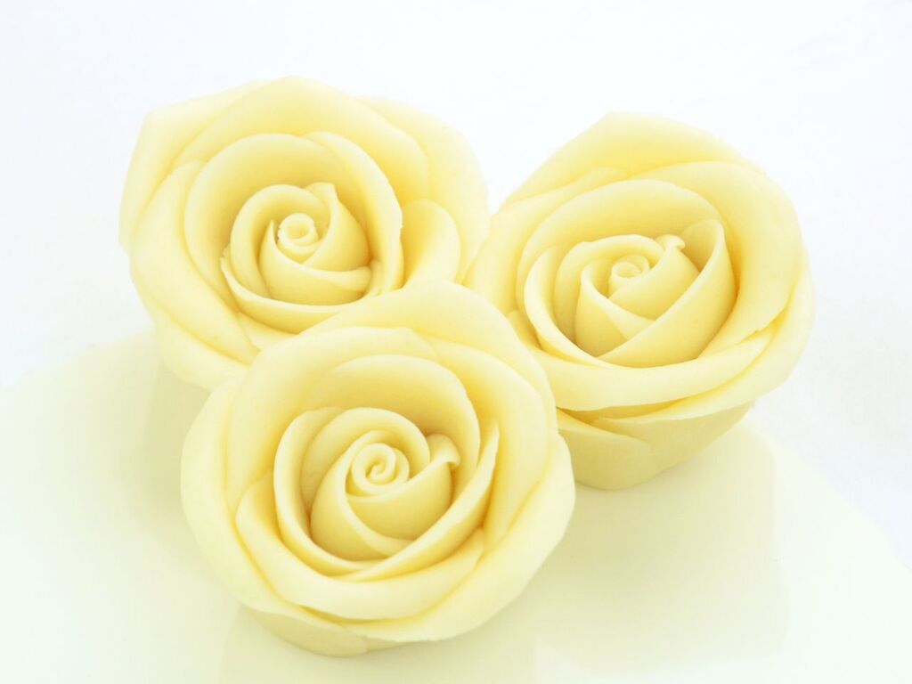 CM Basics Marzipan-Rosen groß weiß 16 Stück