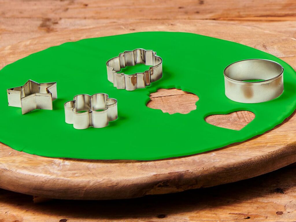 FunCakes Ausgerollte Rollfondant-Decke spring green, 430g