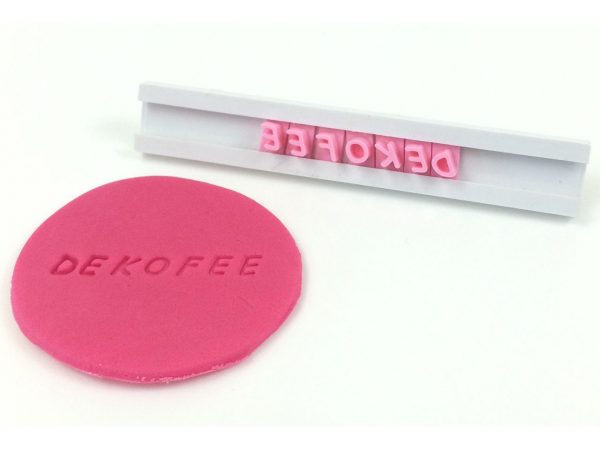 dekofee Buchstaben und Zahlen Präge-Set kursiv