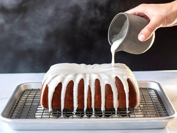 Nordic Ware Classic Fluted Loaf Pan – Bild 4