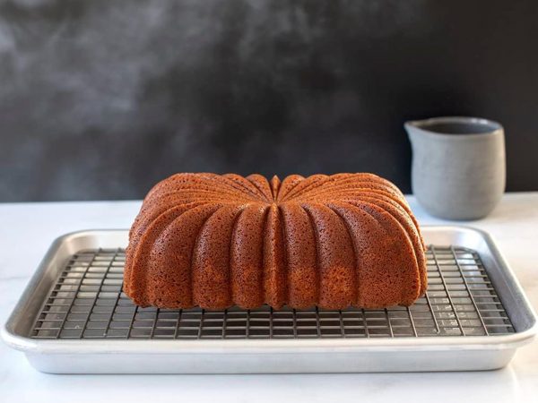Nordic Ware Classic Fluted Loaf Pan – Bild 5