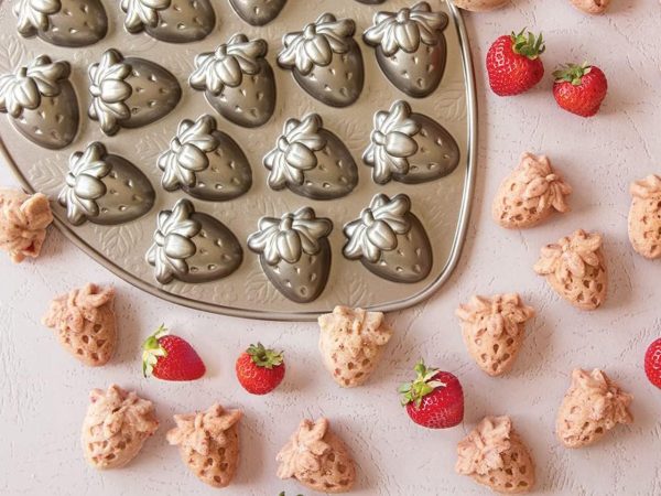 Nordic Ware Strawberry Patch Bites – Bild 3
