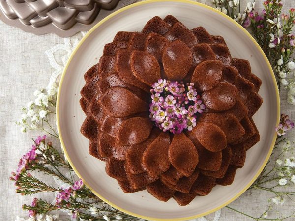 Nordic Ware Blossom Bundt Pan – Bild 4