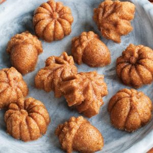 Nordic Ware Autumn Delights Cakelet Pan