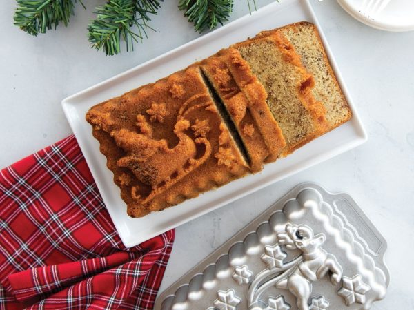 Nordic Ware Santa's Sleigh Loaf Pan – Bild 5