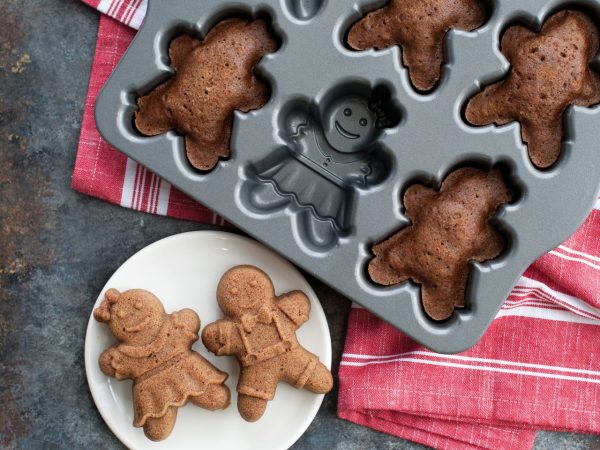 Nordic Ware Gingerbread Kids Cakelet Pan – Bild 3
