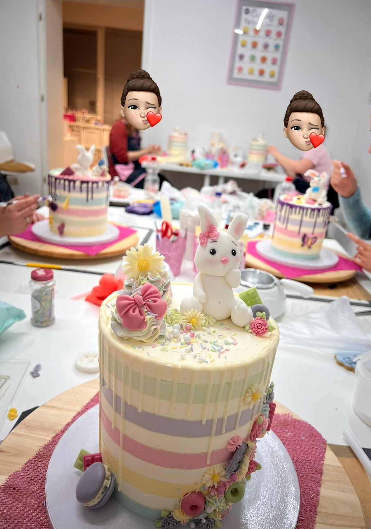 Twinkling Bakerys Buttercreme streifen Drip cake "Happe Easter" - 04.04.2026